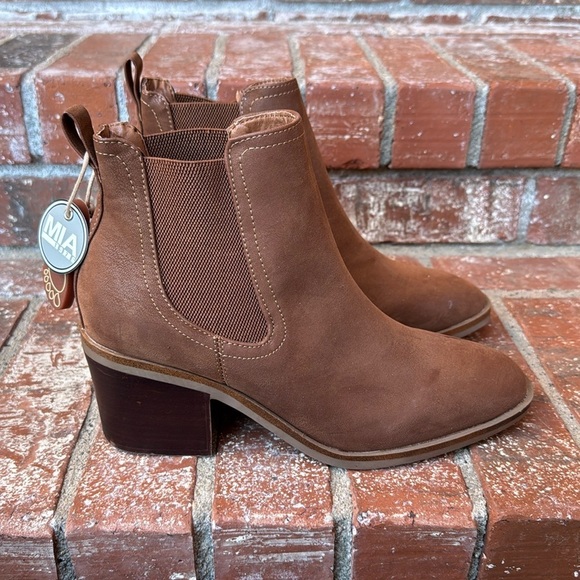 MIA Shoes - Mia Emersyn Pull On Brown Ankle Bootie Women's Size 8.5